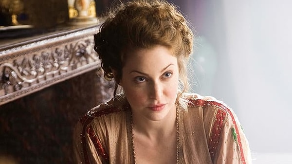 10. Эту девушку звали...