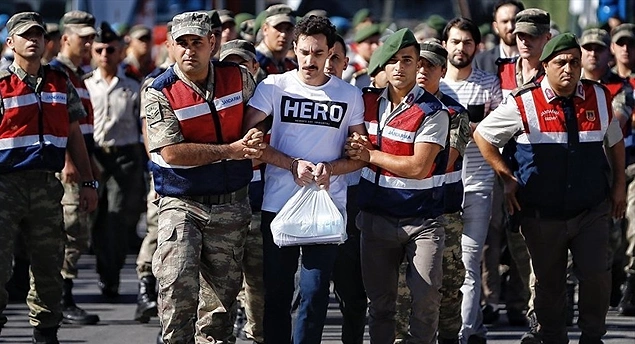 Erdoğan'a Suikast Timindeki Darbeci Asker Duruşmaya 'Hero' Yazılı Tişört ile Gitti, Mahkeme Sanığı Dışarı Attı