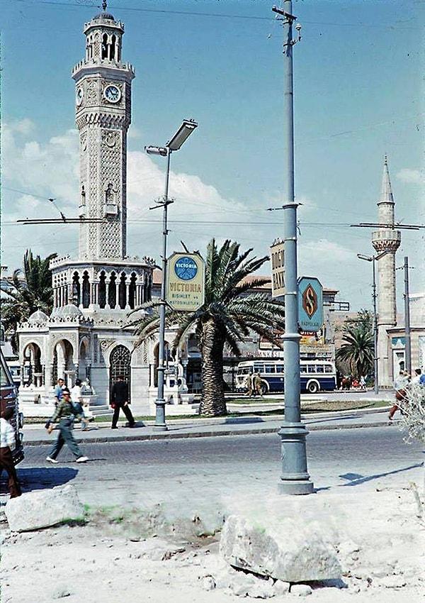9. Saat kulesi, Konak, yıl 1956.