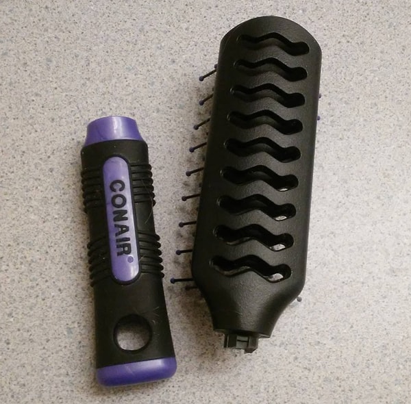 6. Сломанные расчески - абсолютно привычная для вас вещь