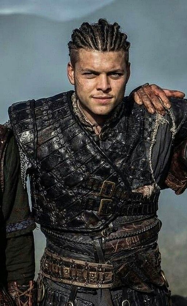 12. Алекс Хег Андерсен (Ивар)