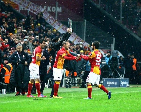 5. Galatasaraylıların Sneijder'i sarı kırmızılı formayla gördüğü ilk maç bir derbi. 27 Ocak 2013'te oynanan Beşiktaş maçı.