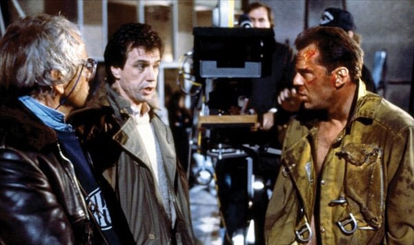 11. Съемочной команде приходилось постоянно извиняться перед людьми, работавшими в здании на нижних этажах, за звук выстрелов.