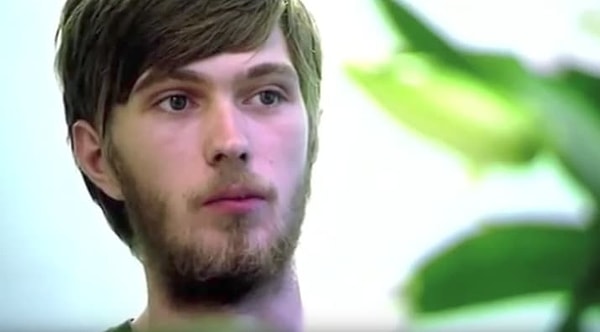 1. Это Джей, обычный милый 21-летний британец. Но выглядит он так, только пока...