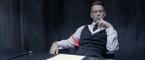 11. В фильме "Фантастические твари и где они обитают"  у Грейвса/Грин-де-Вальда можно увидеть ожерелье Даров Смерти, торчащее из кармана, во время допроса Ньюта