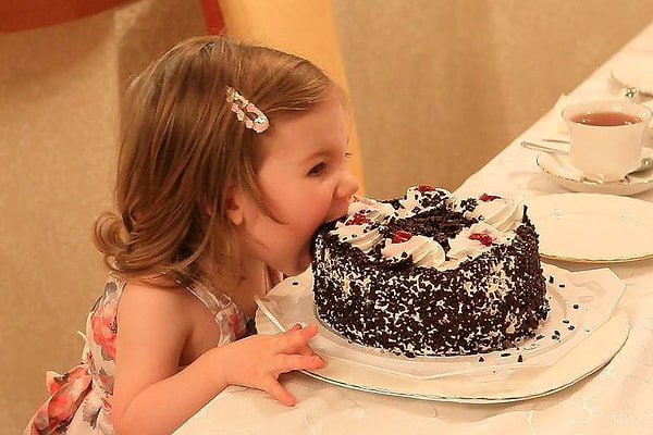 3. Оксенхэм провел классический эксперимент, в ходе которого предлагал женатым парам втыкать иголки в «кукол вуду» (кукла репрезентировали вторую половинку участника эксперимента).