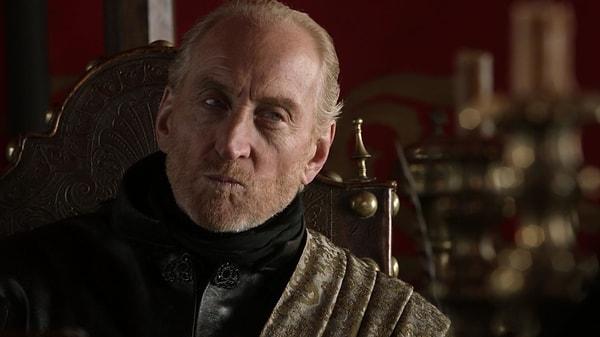 Bu esnada Tywin Lannister, Lannister ordusuyla birlikte Kralın Şehri’ne dayandı ve Deli Kral’a yardıma geldiklerini bildirdi.