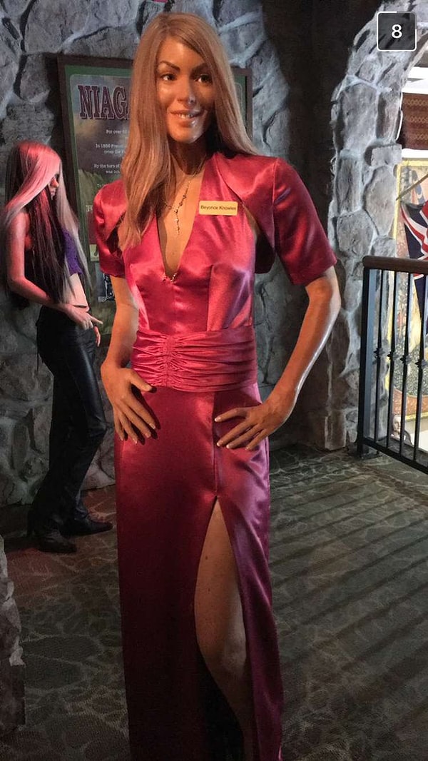 3. Например, так певица выглядит в канадском музее восковых фигур.