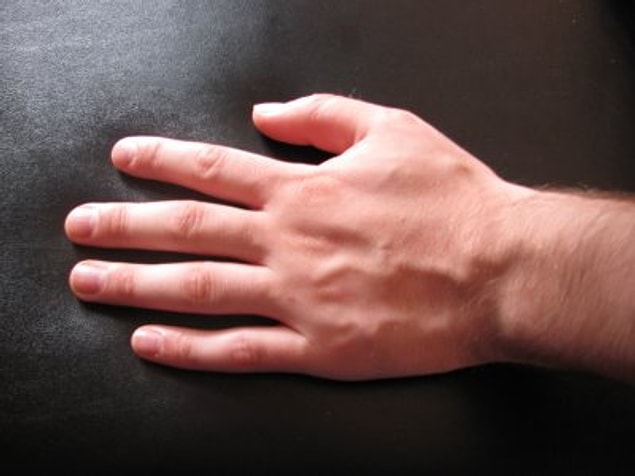 9. Sol el şeytanla bağlantılıdır. Bir şey alıp verirken hep sağ el kullanılır.