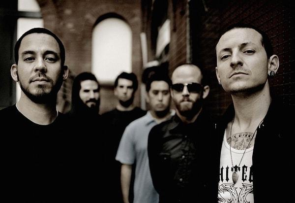 Bir süre sonra Grey Daze ile yollarını ayıran Bennington Kaliforniya'ya taşındı ve burada Linkin Park grubuna katılarak bu grupta vokalist olarak müzik kariyerini sürdürdü.