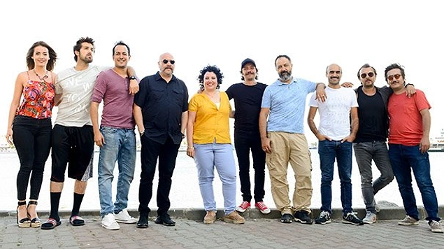 Ali Atay'ın yönettiği, kadrosunda Ahmet Mümtaz Taylan, İrem Sak, Alper Kul gibi isimlerin bulunduğu "Ölümlü Dünya"nın çekimlerine başlandı.