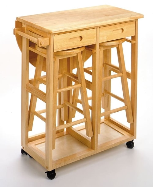 Böyle bir masa kullanırsanız yemeğinizi yedikten sonra tekrar saklama rafı haline getirip kaldırabilirsiniz.