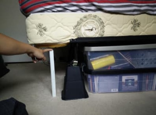 Buna bir örnek olarak yatağınızın altına şu yükseltme aparatlarından koyarak yer açmak mümkün.