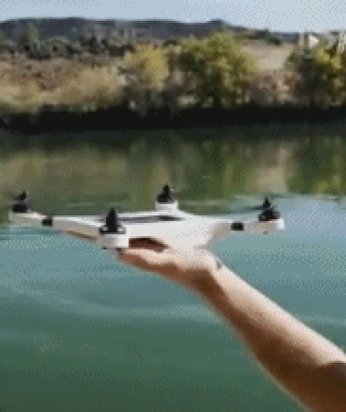 Uçurtma uçurma keyfi damağında kalanların iyi bileceği, gyrocopter, drone gibi şeyleri uçurma ya da uçarken izleme arzusu.