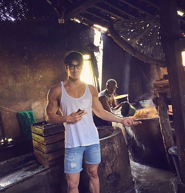 5. А еще он обожает пряную курочку по-хайнаньски