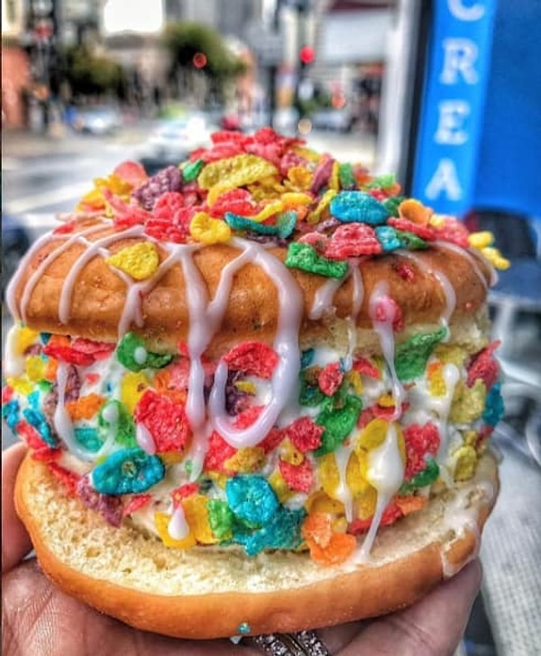 20. Пончик с мороженым