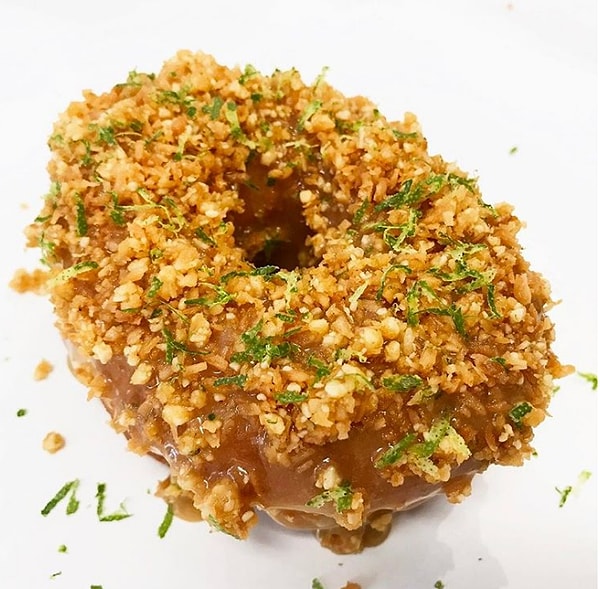 12. Арахисовый тайский пончик