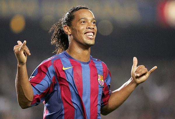 8. Ronaldinho - 220 milyon Euro (Barcelona yılları)