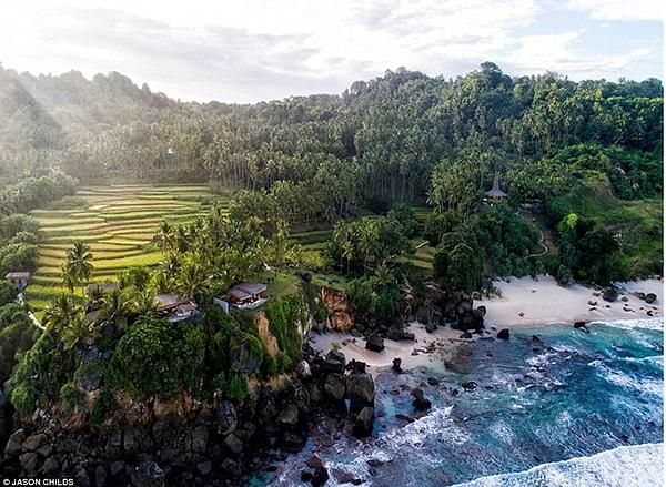 Nihiwatu plajının anlamı 'dibek taşı plajı' ve bu ismi plajda bulunan kayalıklar dolayısıyla burada yaşayan Sumba yerlileri vermiş.