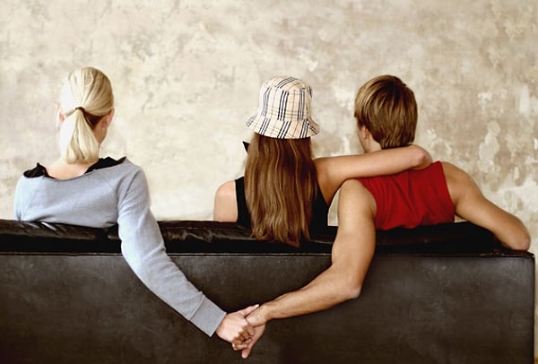 6. Осталось совсем немного. Скажите, что бы вы почувствовали, узнав, что ваш лучший друг / лучшая подруга изменил(-а) своей второй половинке?