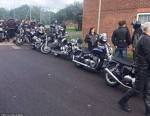 8. Целая толпа байкеров на улице Госпорта выглядела поистине грандиозно.