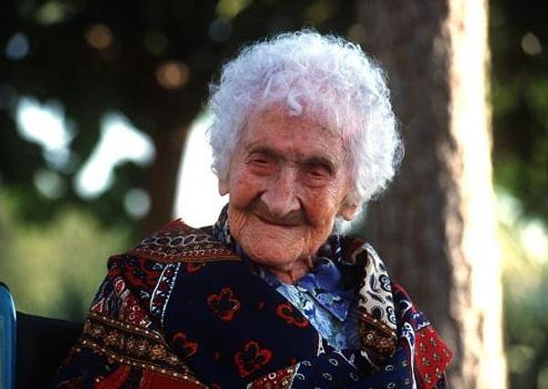 1. Bir insanın ortalama yaşam süresi 71 senedir.  Resmi kayıtlara göre en uzun hayat rekorunu bulunduran Jeanne Louise Calment 122. doğum gününü görecek kadar yaşamıştır.