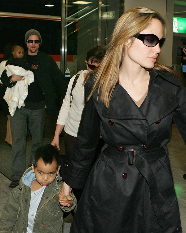 Angelina Jolie boşandıktan sonra 6 çocuğuyla birlikte Los Angeles'ta bir eve taşınmıştı.