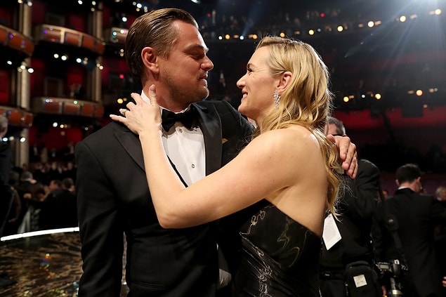 26 Temmuz akşamı Fransa'nın St. Tropez kentinde yapılan açık artırma etkinliğindeki ödüllerden biri de Leonardo DiCaprio ve Kate Winslet ile birlikte akşam yemeği.