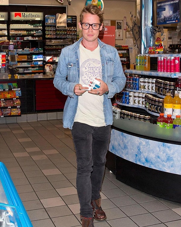 5. Вы только посмотрите, как стильно и свежо он выглядит! Источники сообщают, что актер всерьез занялся своим здоровьем! Так же он набрал немного веса и остриг длинные волосы.