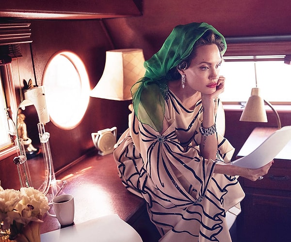 2. После новостей о разводе 42-летняя актриса и ее дети провели 9 месяцев "на чемоданах", переезжая с одного съемного жилья на другое. Анджелина не стала называть конкретную причину, из-за которой она подала на развод, но призналась, что последние месяцы в браке были не самыми лучшими.