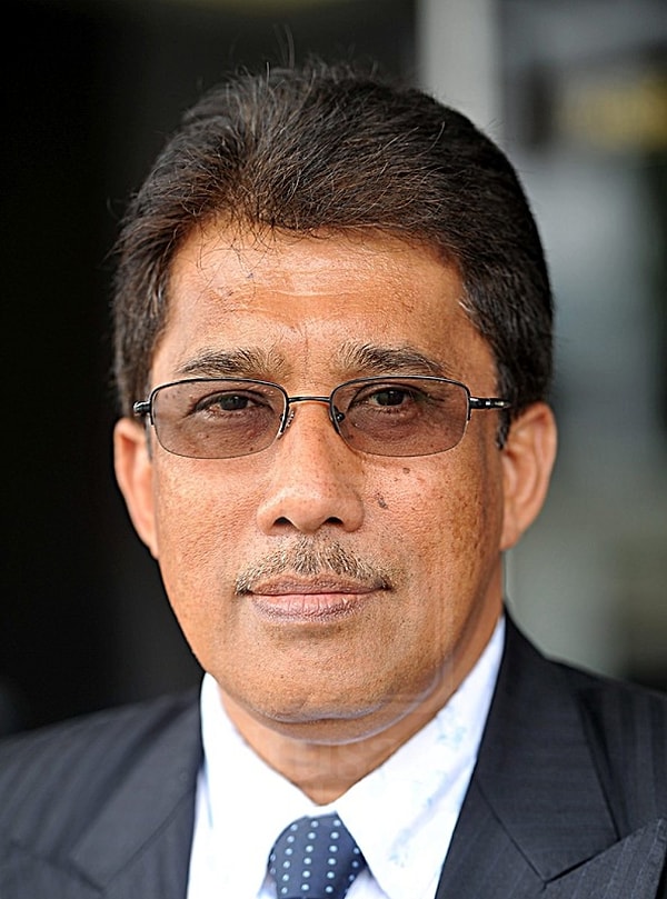 2. Член правящей коалиции Barisan Nasional Che Mohamad Zulkifly Jusoh выступил по вопросу домашнего насилия в дебатах во время парламентской сессии.