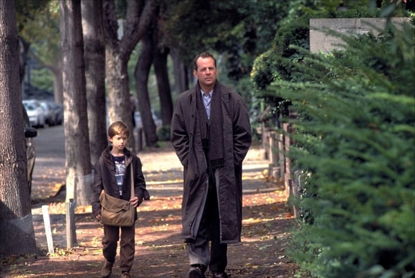 1. Сможете узнать откуда этот кадр?