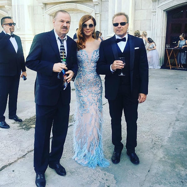 7. На свадьбе появились отец и дедушка жениха - Владимир Пресняков-старший.