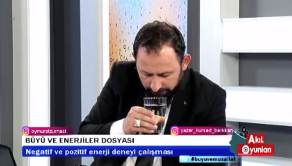 Suya Ayet Okuyup Suyun Termal Rengini Değiştiren Adam