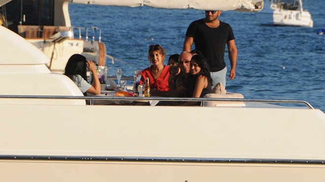 Kardeş Ağaoğlu Çapkınlıkta