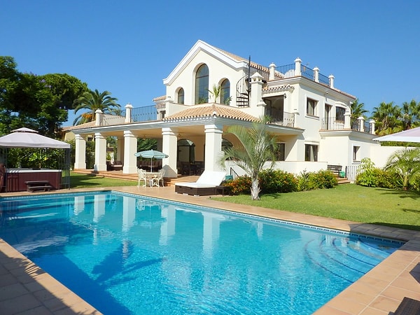 Идеальное место проживания для вас - это шикарный особняк, в котором вы будете чувствовать себя хозяином всего мира!