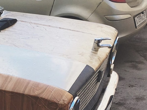 1. Как он туда попал???