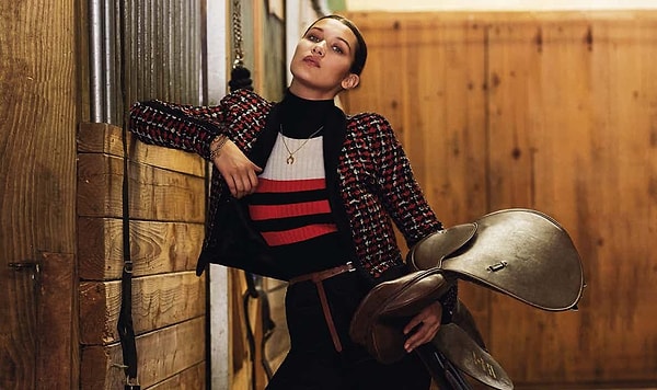 2. Белла - профессиональный всадник. Она даже планировала принять участие в Олимпиаде 2016 года в Рио, но когда встал выбор между спортом и миром моды, девушка выбрала второе.