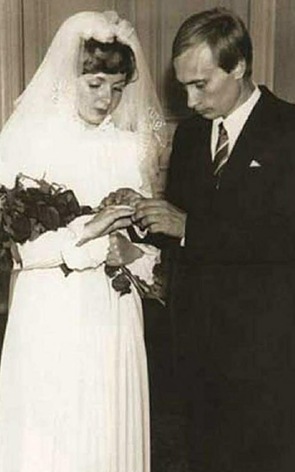 5. Людмила и Владимир Путины в день их свадьбы. 1983 год