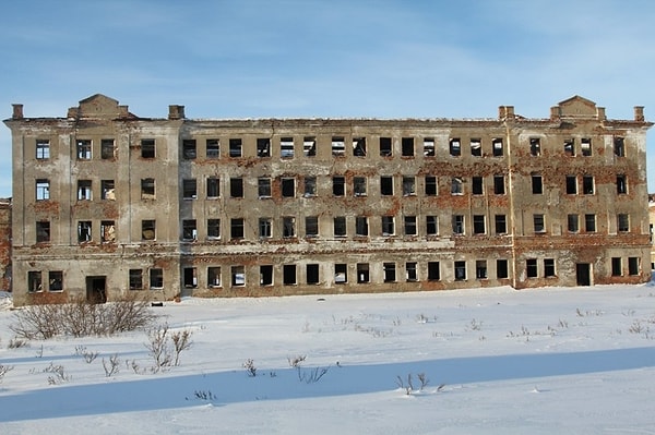 11. Сталинская архитектура добралась даже сюда.