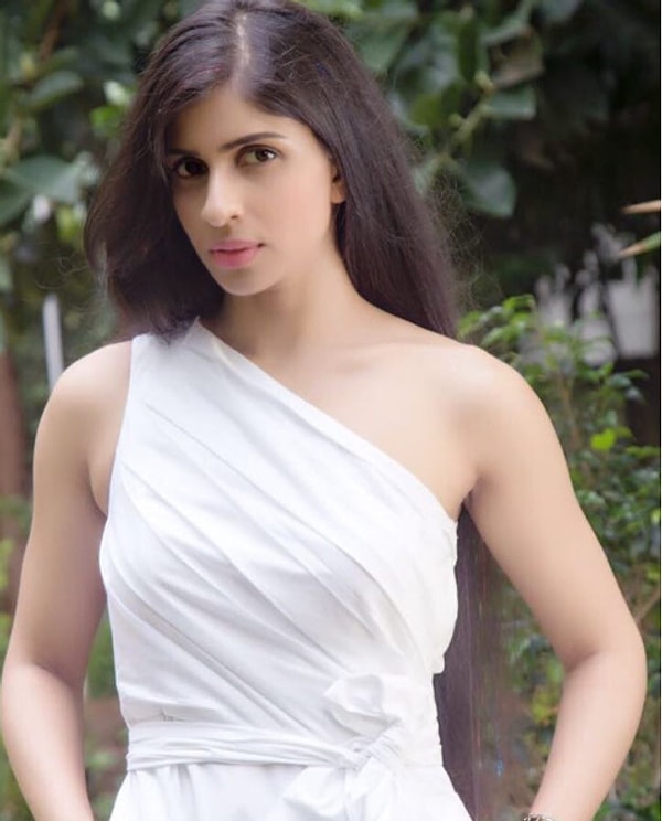 9. Она уже планирует дальнейшее продвижение по карьерной лестнице.