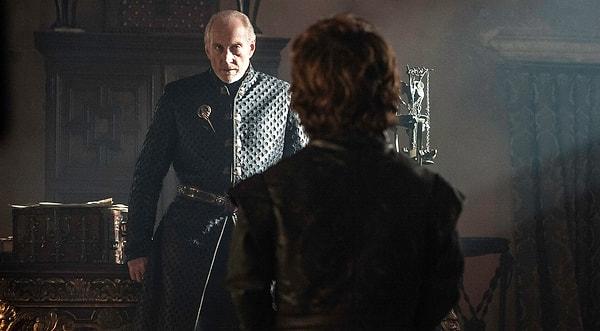 6. Tywin Lannister karakterini oynayan Charles Dance, rolünü oynarken oldukça zorlandığını itiraf etmiş. Sebebi de Peter Dinklage gibi iyi bir adama bu kadar kötü davranmayı rol olarak bile olsa zor bulmasıymış.