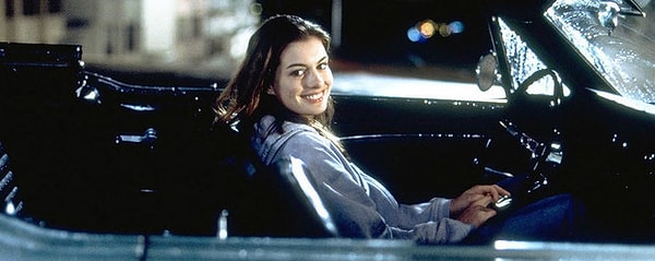 2. На чем Мия и Лили обычно ездят в школу, если Джо не подвозит их на лимузине?