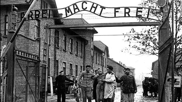 12. İkinci Dünya Savaşı’ndan sonra evlerine dönmeyi başarabilen Yahudilerden bazıları, toplama kamplarında geçirdikleri süre boyunca ev kiralarını ödeyemedikleri için cezaya çarptırılmış.