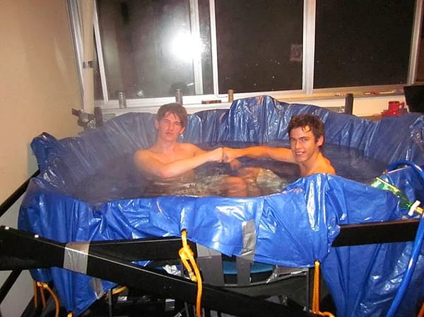 8. Зачем идти в бассейн, когда бассейн может прийти к вам?