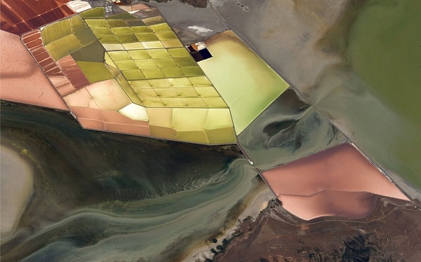 3. "Скажите мне, разве это не выглядит как акварельная палитра? Земля удивляет меня своей красотой каждый день".