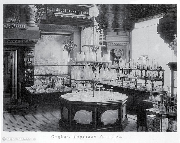 Касаткин приехал в Петербург и на 100 рублей накупил экзотического чудо-лакомства - апельсинов.