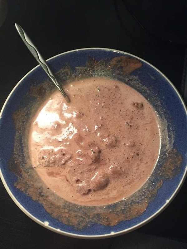 1. Чей-то желудок смог переварить растаявшее мороженое и молоко...