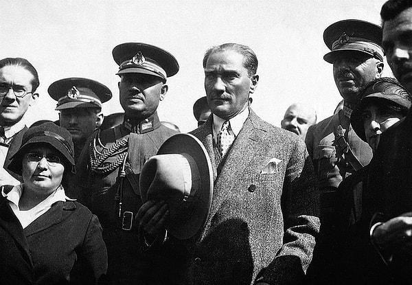 2. Şapka İnkılâbı öncesinde Atatürk ilk olarak şapkayı hangi ilimize olan bir gezisinde giymiştir?