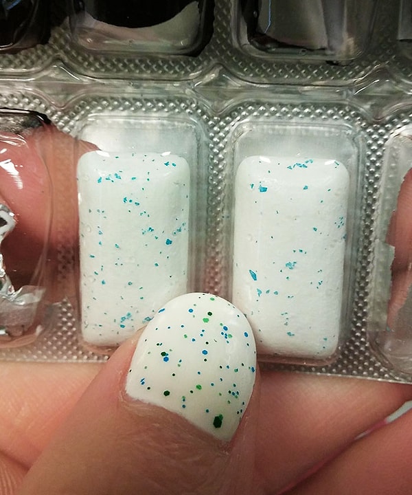 4. Лак и жевательная резинка